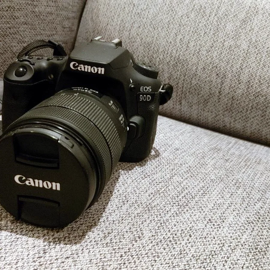 Canon EOS 90D с объективом 18-135 мм