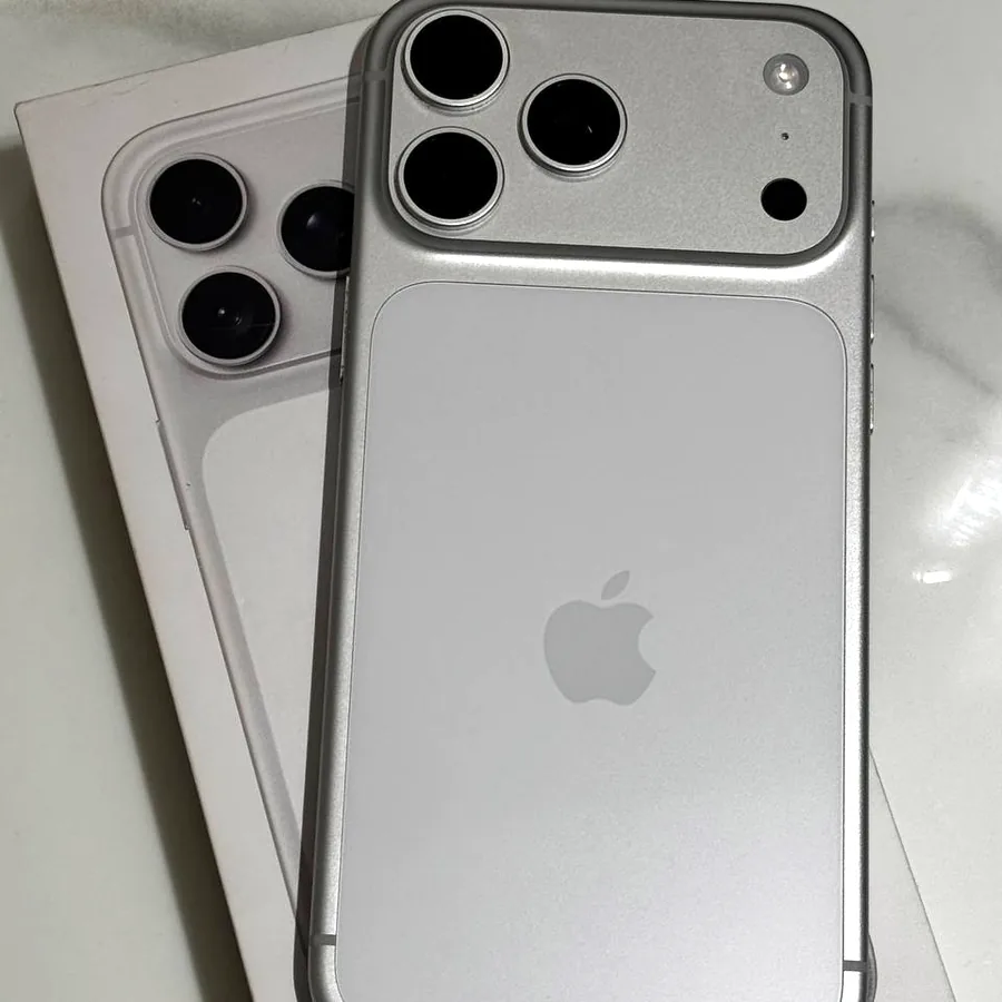 iPhone 17 Pro Max, 256 GB, идеальное состояние