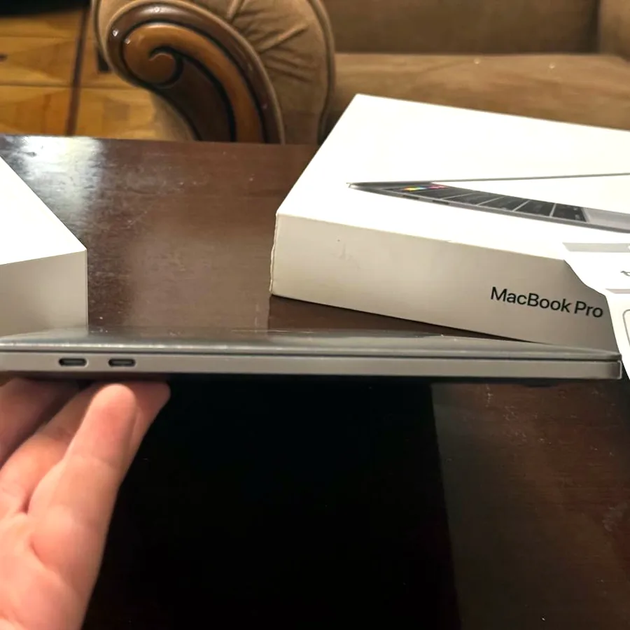 MacBook Pro 13 2019, Intel Core i5, 8GB, 128GB SSD
