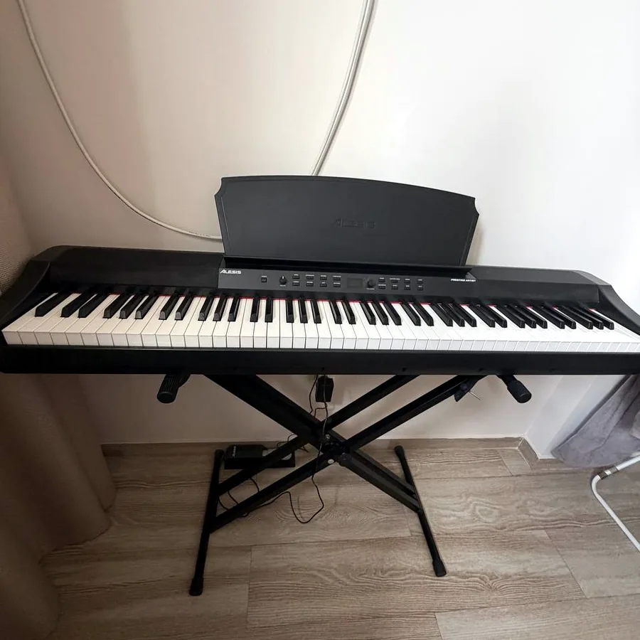 Электронное пианино Alesis с подставкой