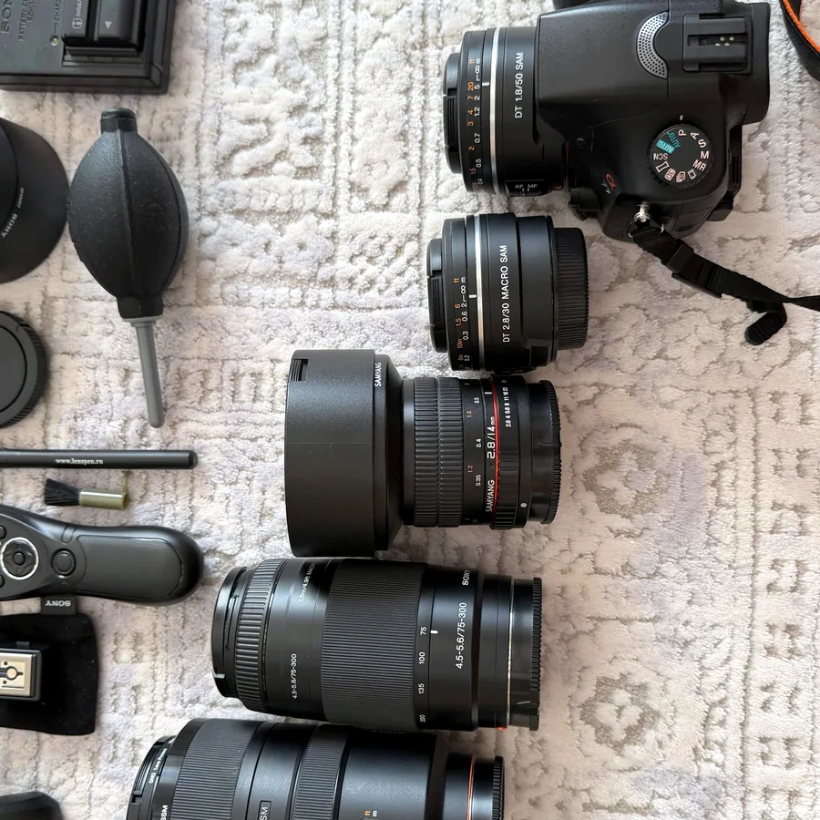 Камера Sony SLT-A77V с 5 объективами и аксессуарами