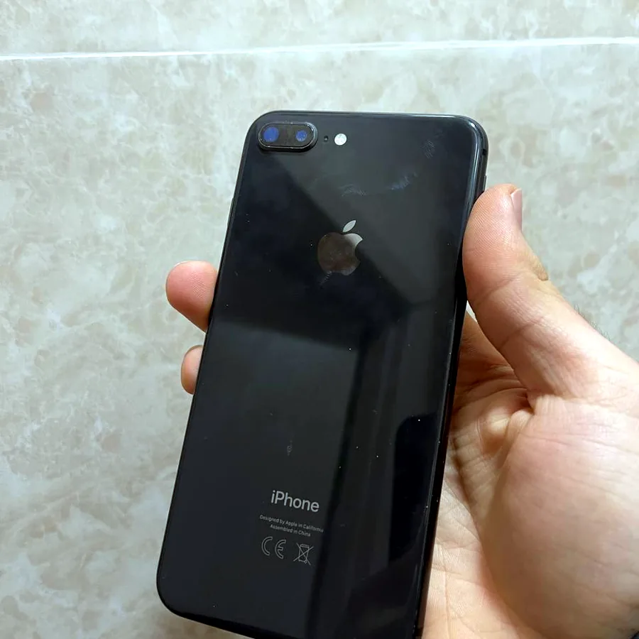 iPhone 8+ 256 Гб, батарея 95%, не заряжается