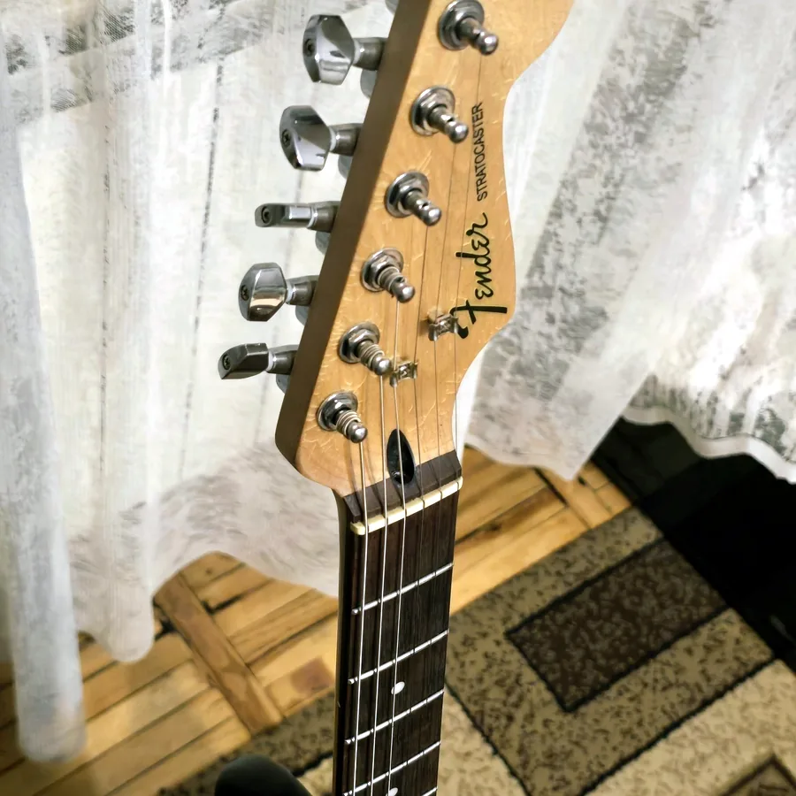 Гитара Squier by Fender Stratocaster