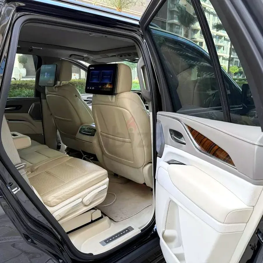 Cadillac Escalade Sport Platinum 2023, пробег 87 000 км