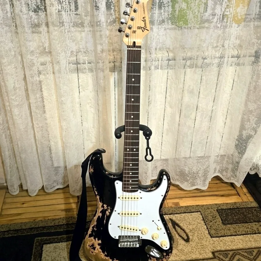 Гитара Squier by Fender Stratocaster