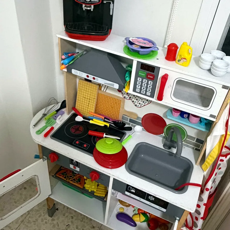 Интерактивная деревянная кухня Playtive с аксессуарами
