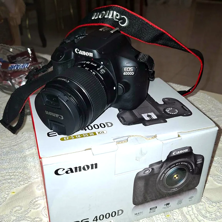 Фотоаппарат Canon EOS 4000D с картой памяти 64GB