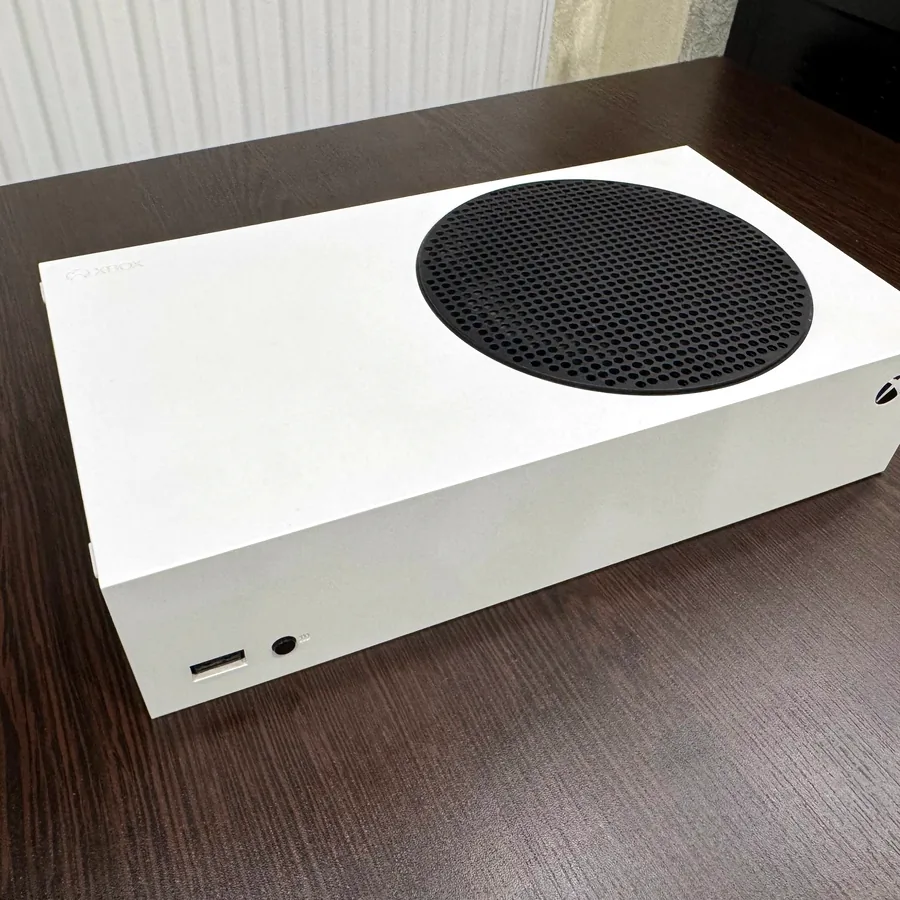Xbox Series S 512 ГБ, новый геймпад в комплекте