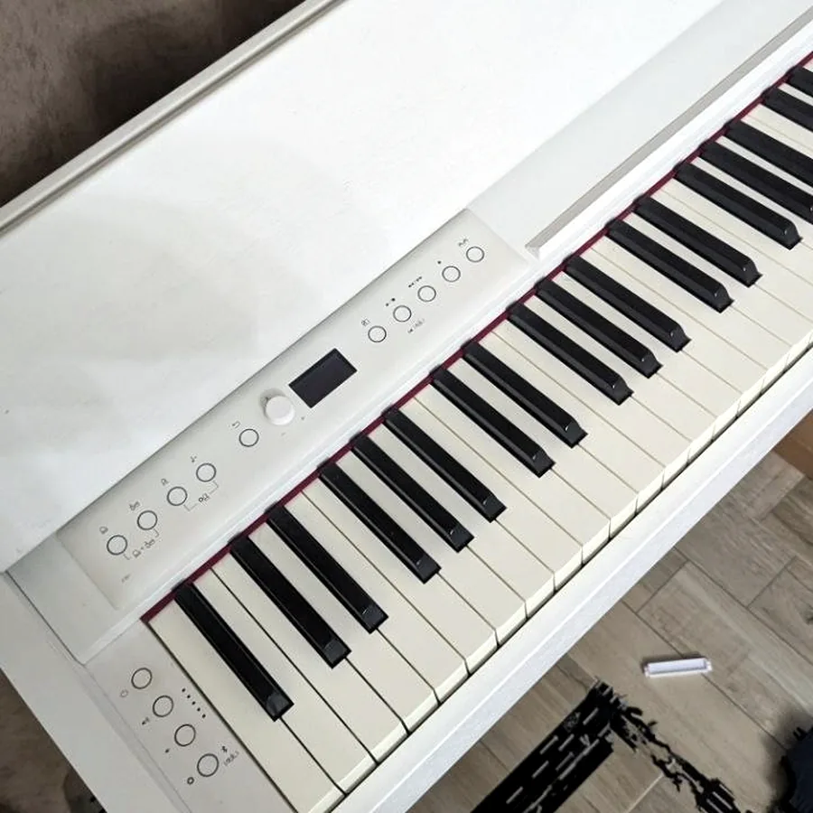 Roland F701-Wh Digital Piano, отличное состояние