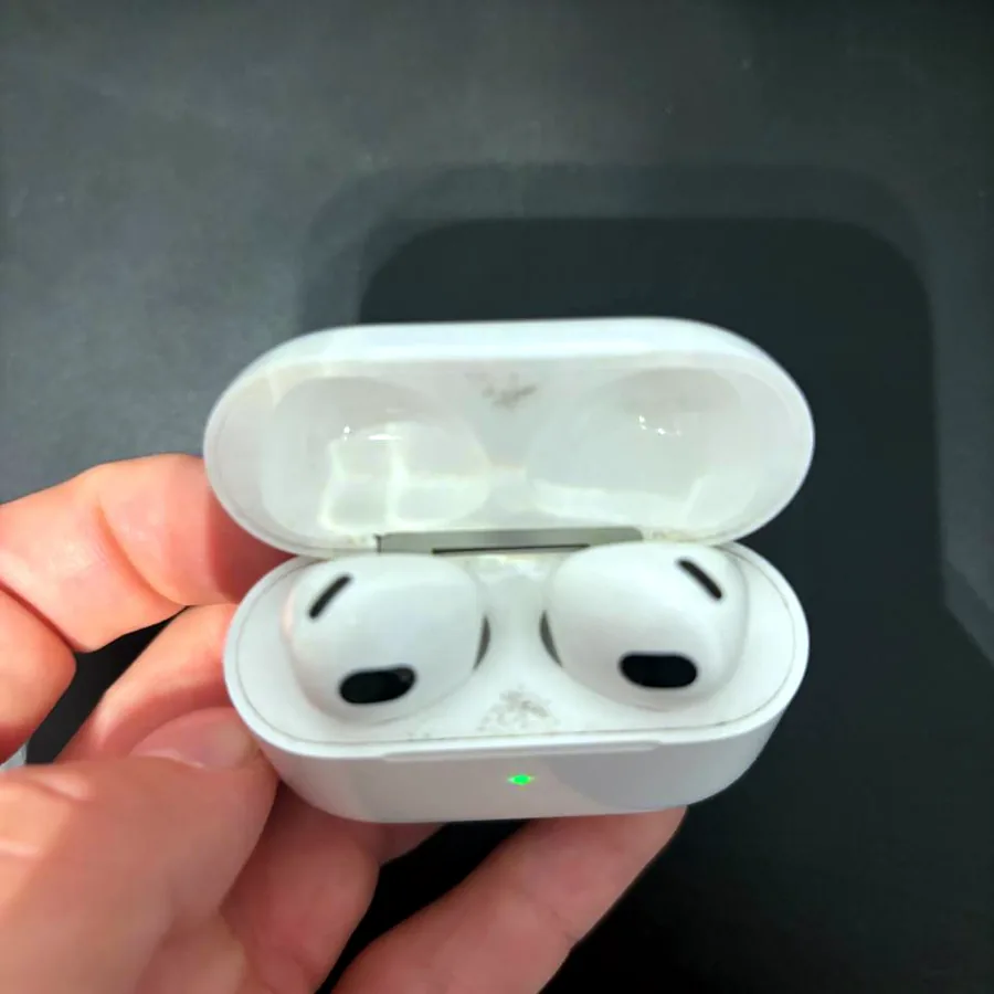 Apple AirPods 2-го поколения