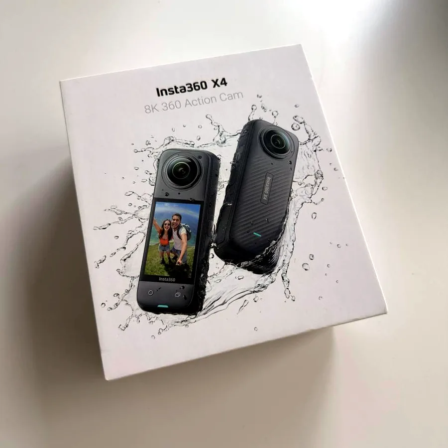 Камера Insta360 X4 с чехлом и штативом