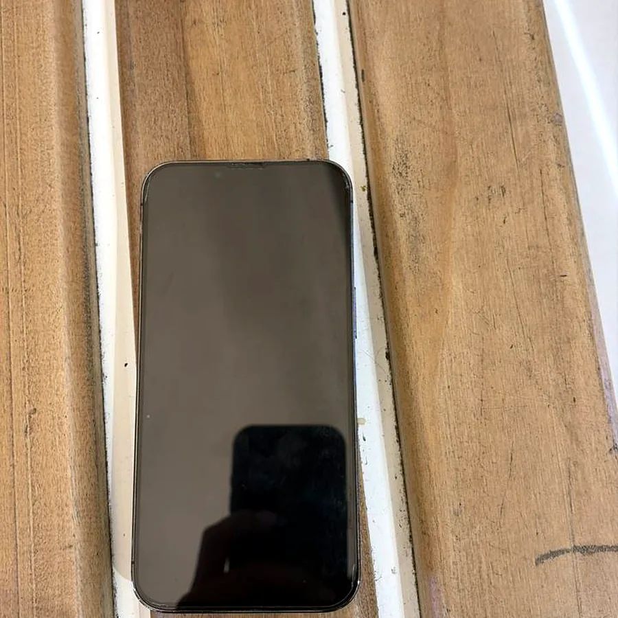 iPhone 13 Pro, 73% батареи, требует ремонта