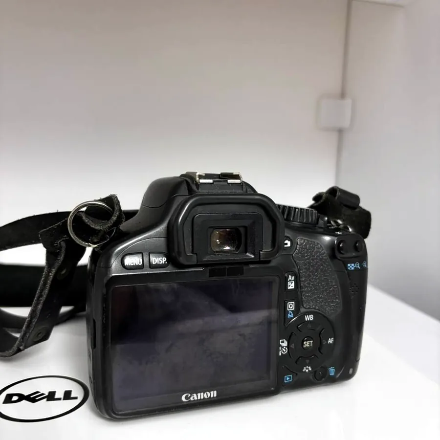 Canon EOS 550D с объективом 18-55 мм