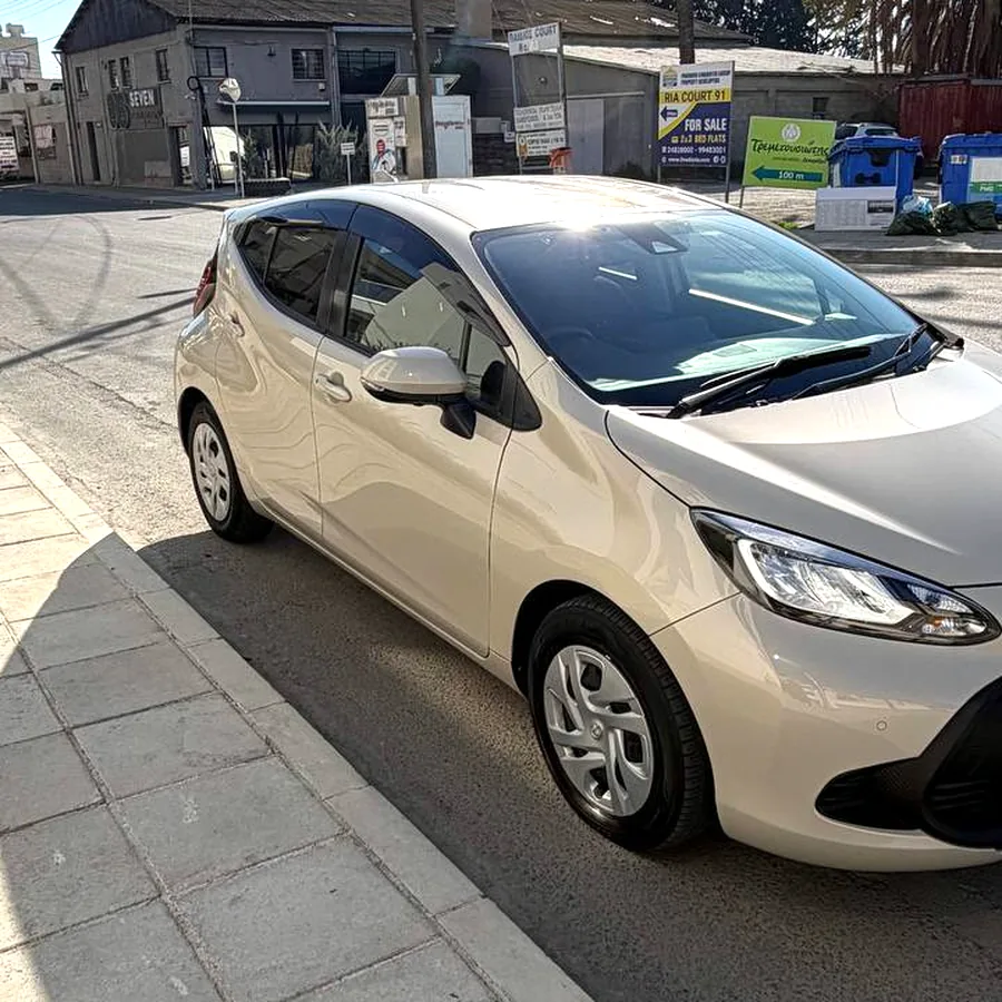 Toyota Aqua 2022, гибрид, пробег 30 000 км