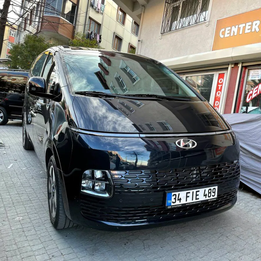 Hyundai Staria 2022, 2.2 дизель, пробег 30 000 км