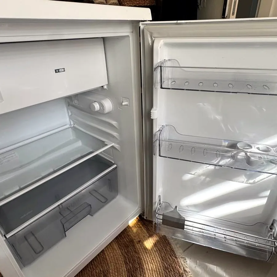 Холодильник Grundig, маленький