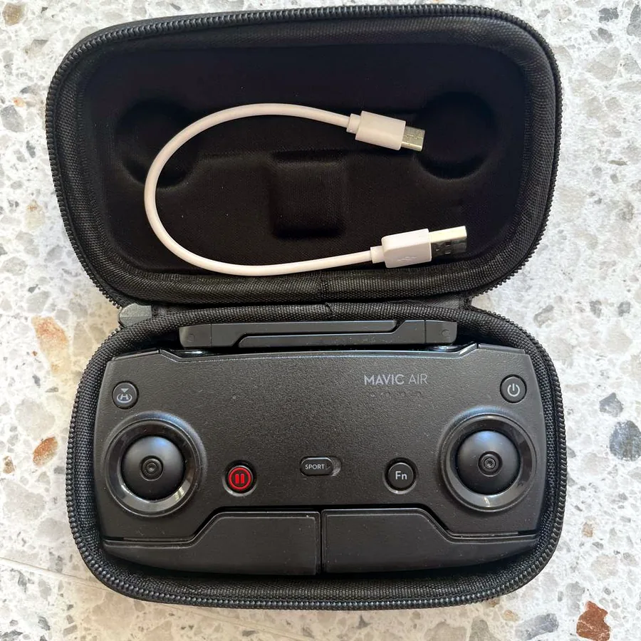Дрон DJI Mavic Air с аксессуарами