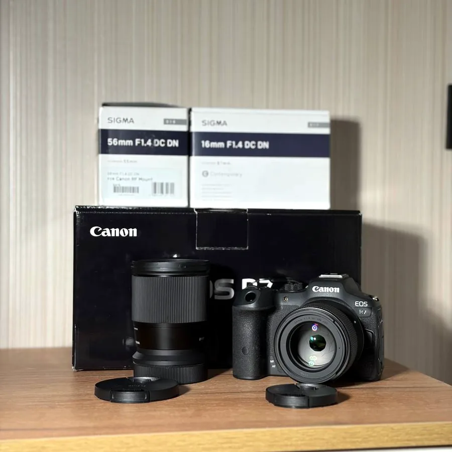 Canon EOS R7 с двумя объективами Sigma