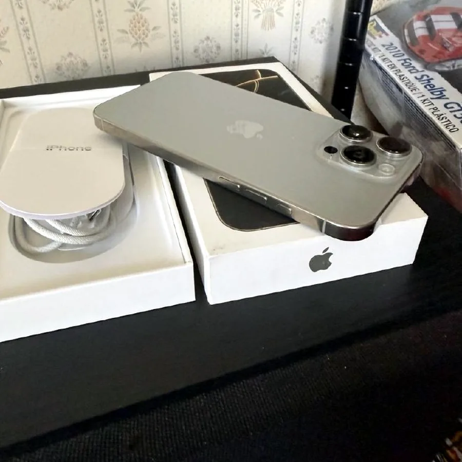 iPhone 16 Pro Max 1TB Natural Titanium