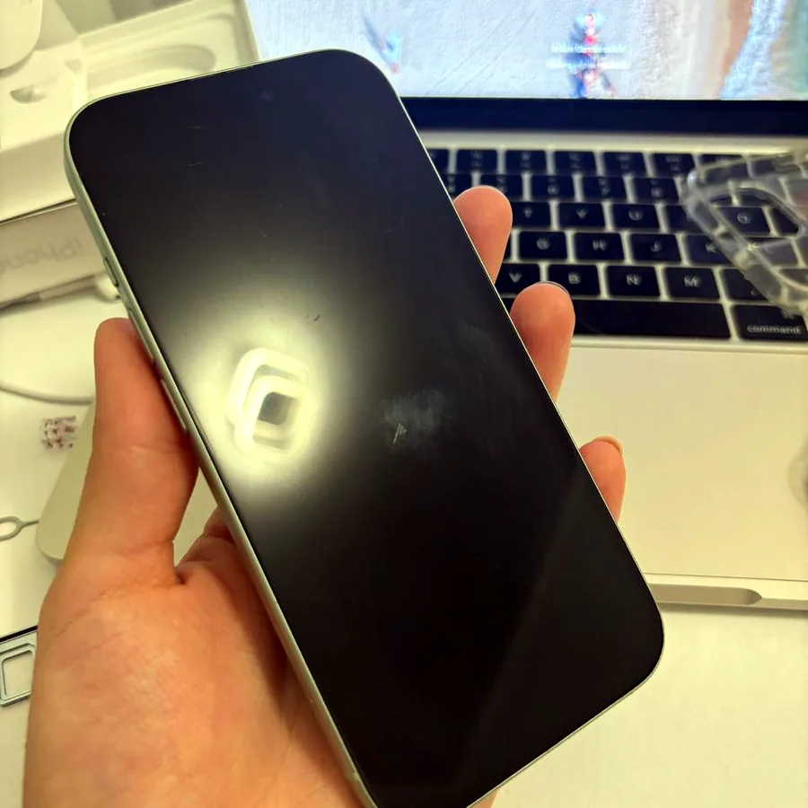 iPhone 15, 128 GB, проблема с сим-картой