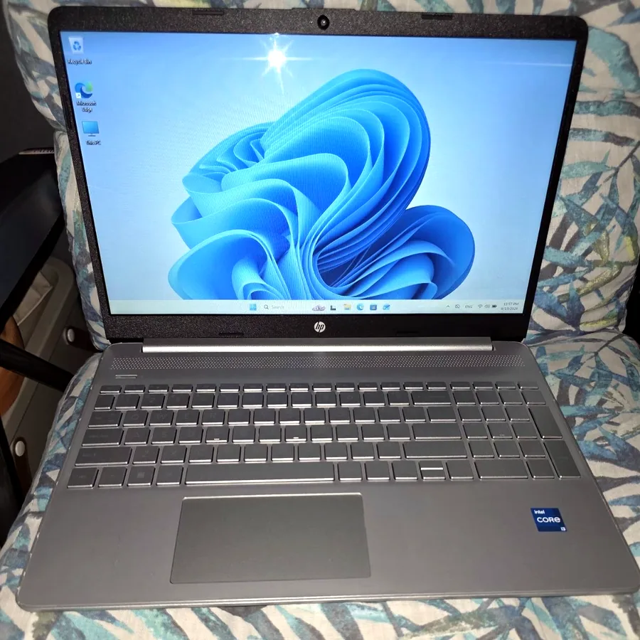 Ноутбук HP 15.6 дюймов, Intel Core i3, 8GB RAM
