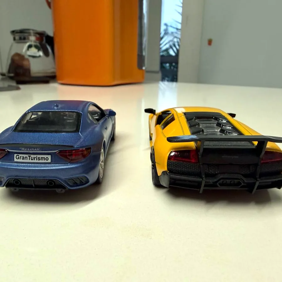 Модельки Maserati и Lamborghini