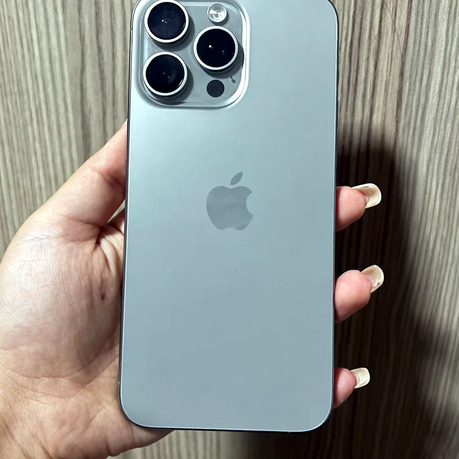 iPhone 15 Pro Max 256 ГБ, состояние идеальное