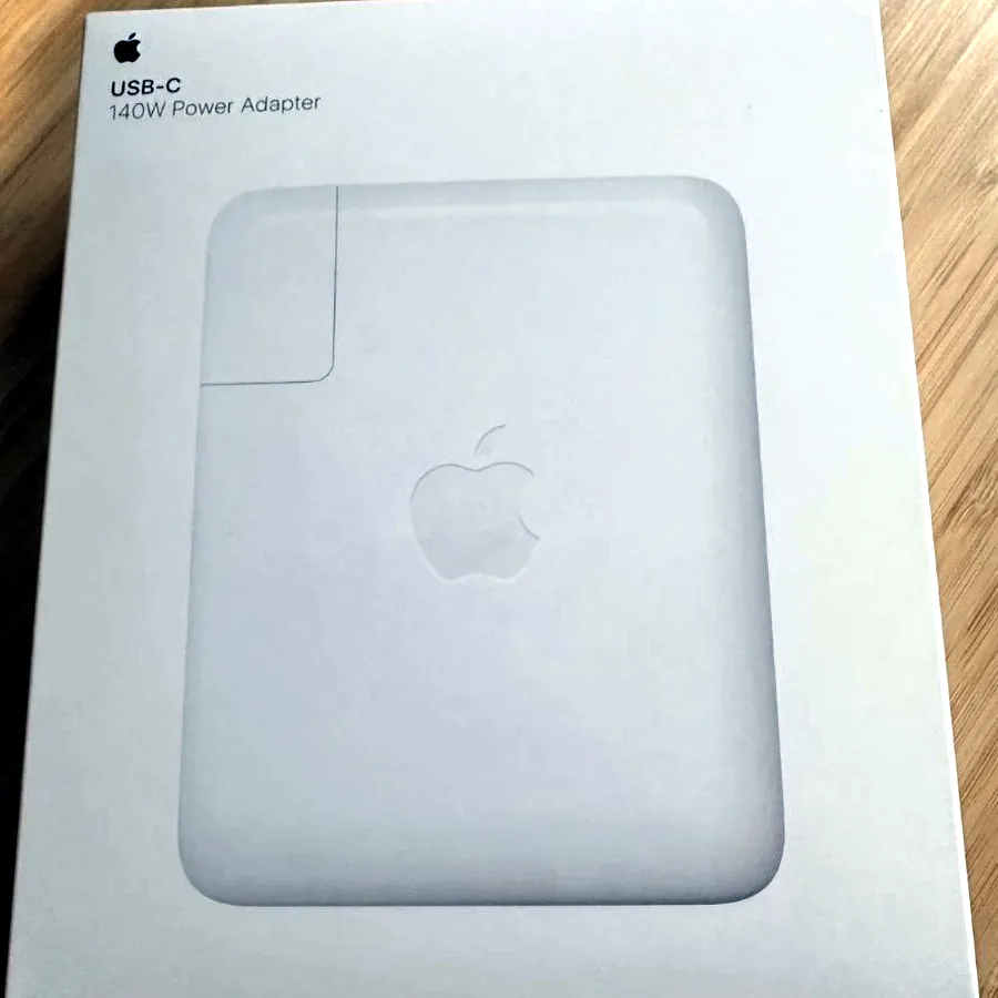 Apple 140W USB-C Power Charger для MacBook Pro