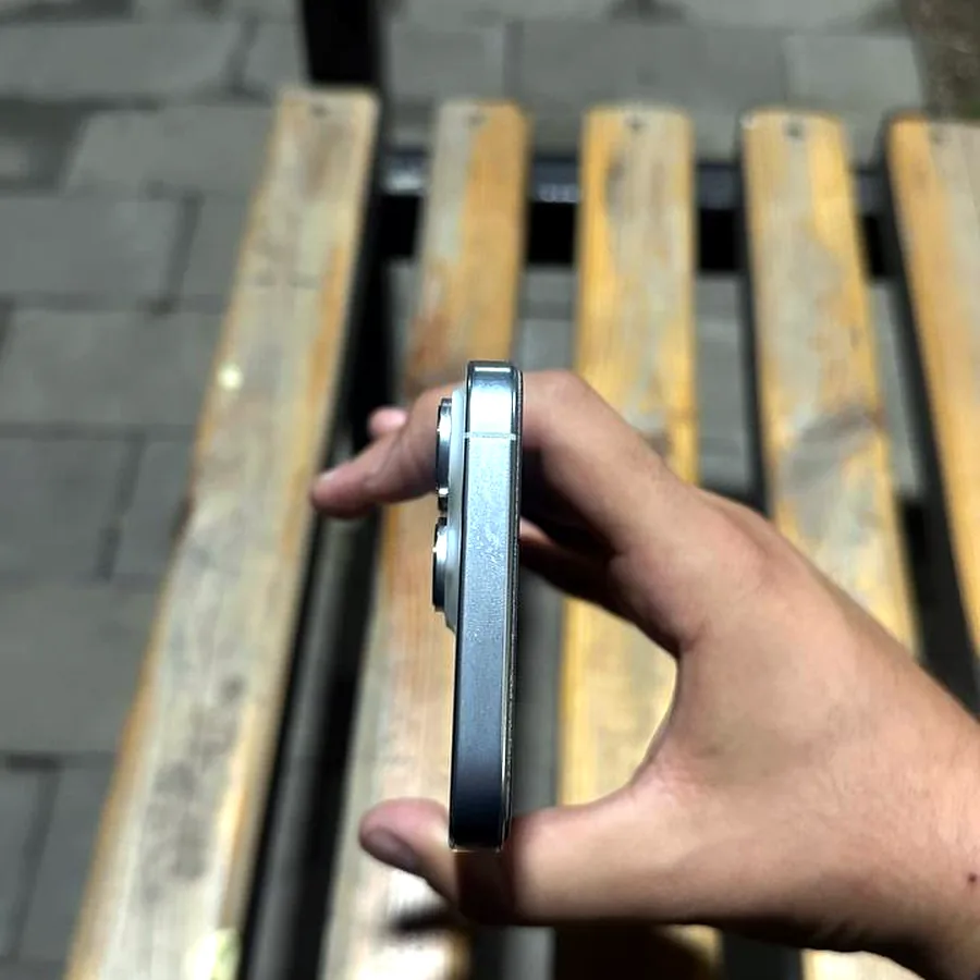 iPhone 16 Pro Max, 256 ГБ, отличное состояние