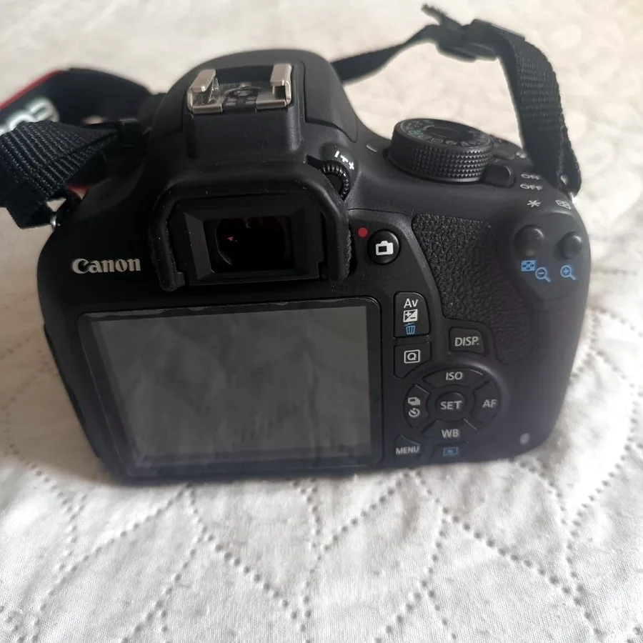 Фотоаппарат Canon EOS 1200D, идеальное состояние