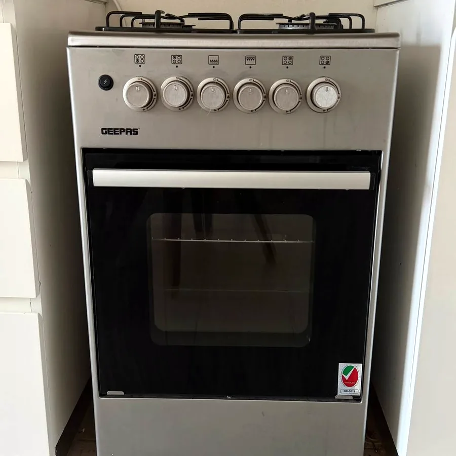Газовая плита Geepas GCR5555, 4 конфорки