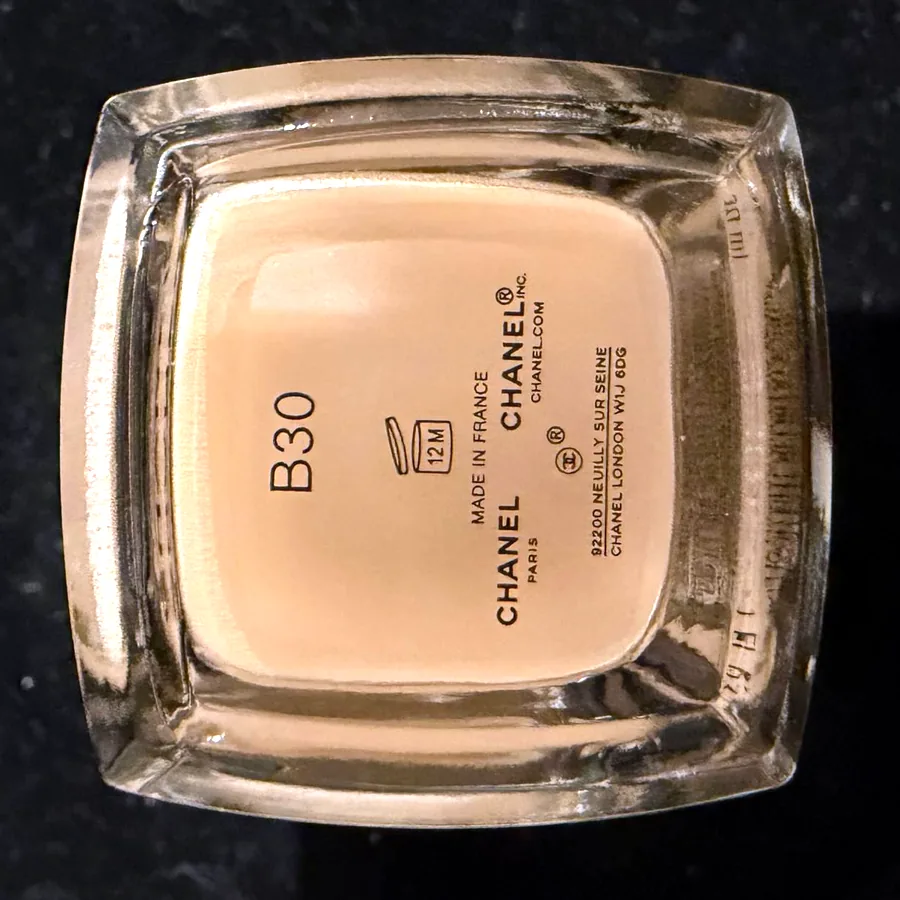 CHANEL Les Beiges Healthy Glow Foundation B30