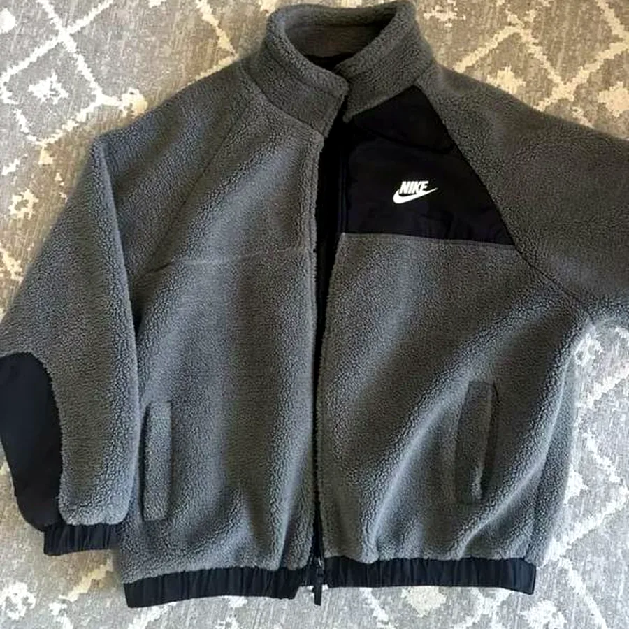 Спортивная кофта Nike