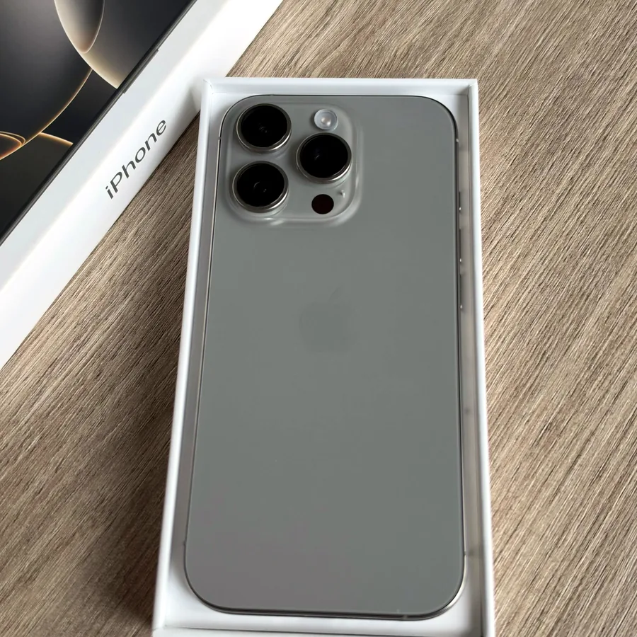 iPhone 16 Pro 128GB Natural Titanium, батарея 90%