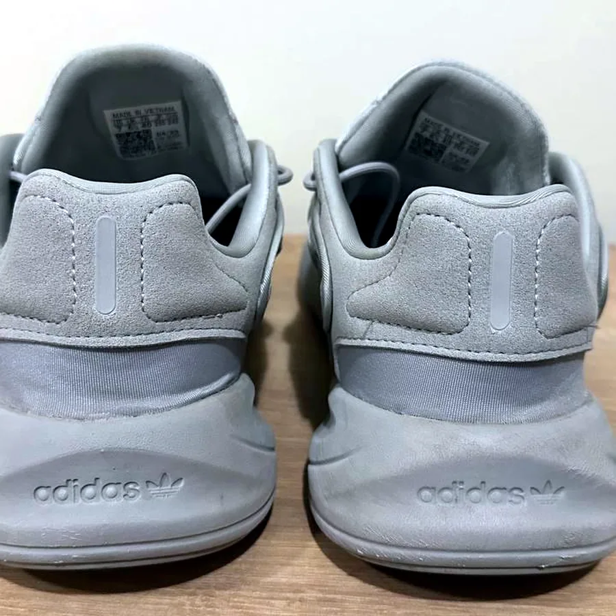 Кроссовки Adidas Ozelia, размер 40, серые