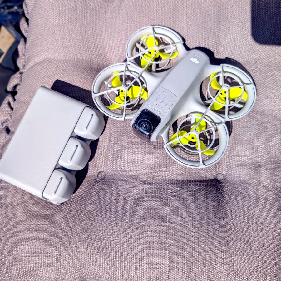 Dji Neo с тремя аккумуляторами и зарядкой