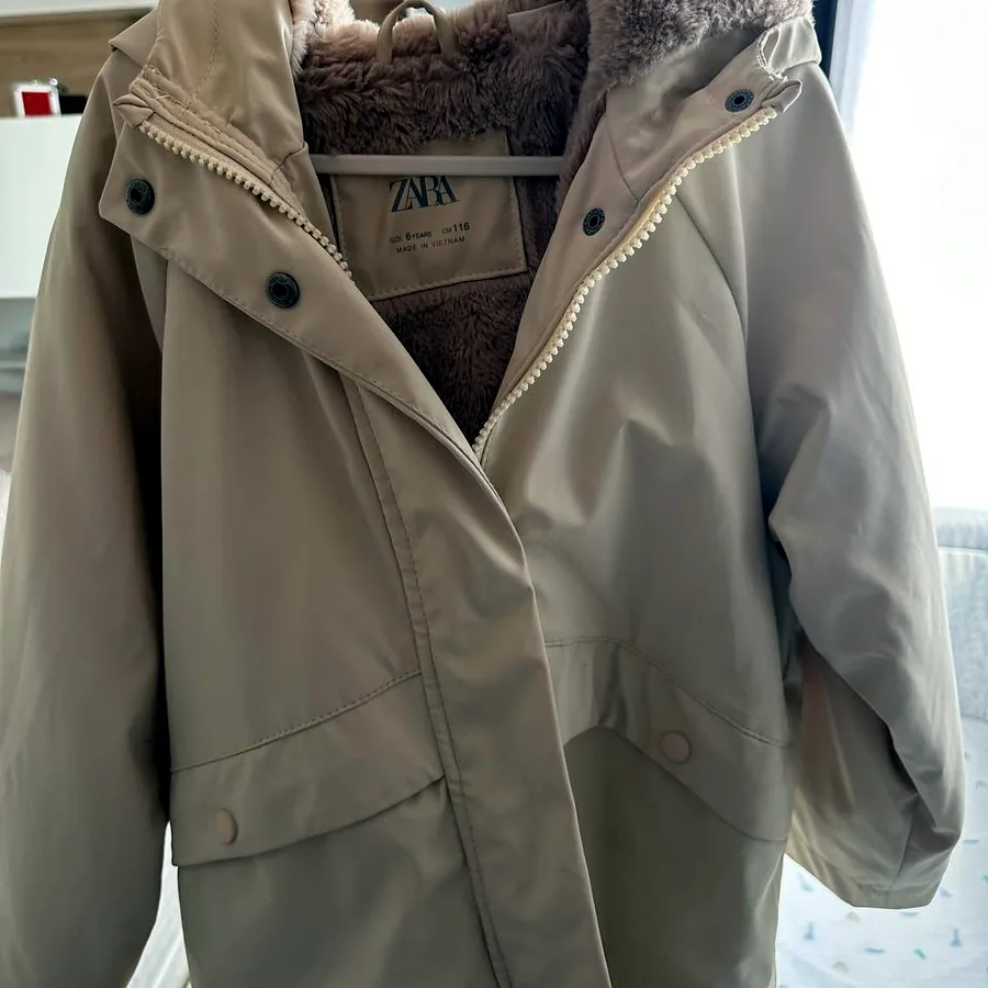 Куртка Zara для девочки 6-7 лет