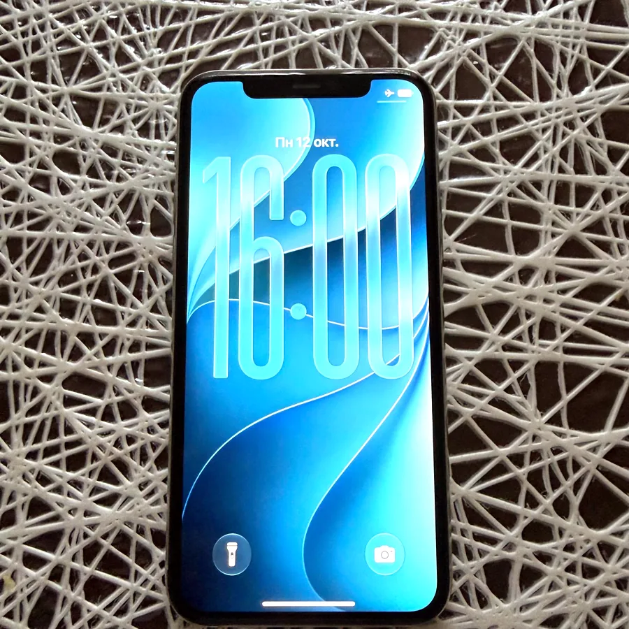 iPhone 11 Pro, 64 ГБ, повреждено заднее стекло