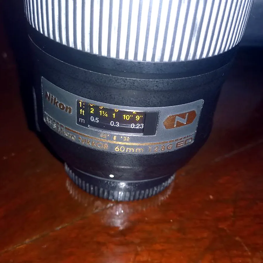 Объектив Nikon 60 мм