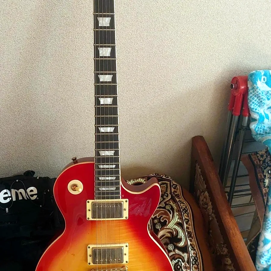 Гитара Gibson, реплика