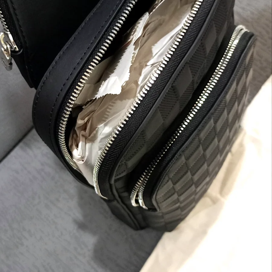Сумка-слинг Louis Vuitton Avenue, чёрная