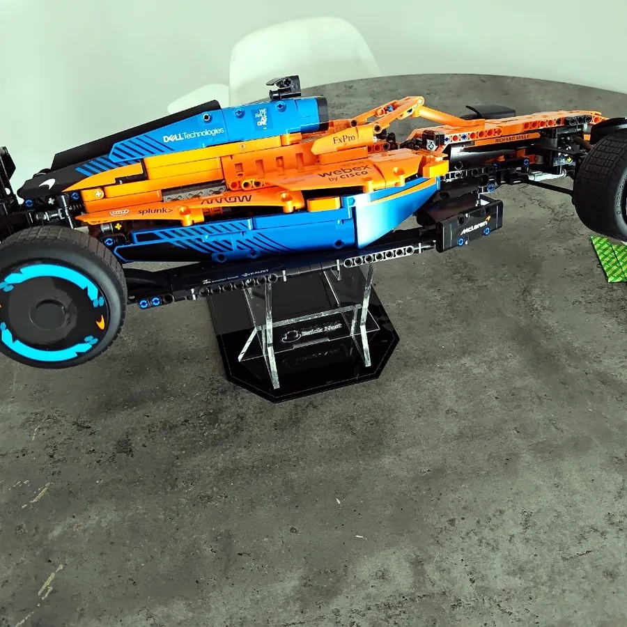 Lego Technic 42141 McLaren Formula 1 с подставкой