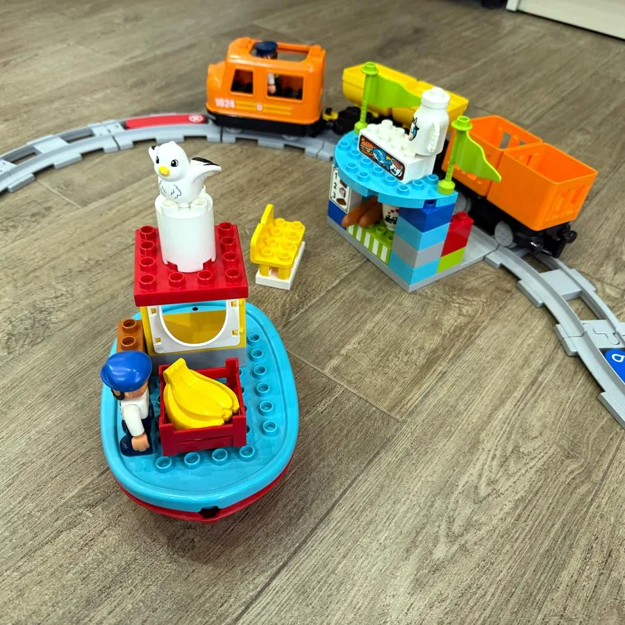 Lego Duplo, поезд на батарейках