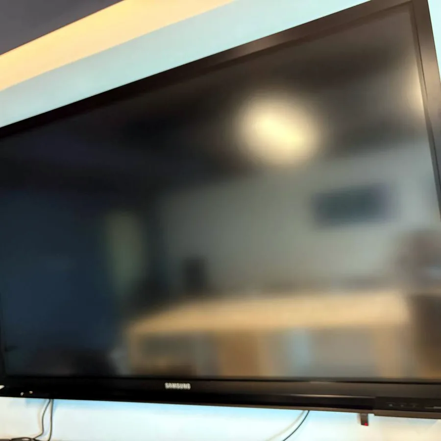 Samsung Smart Screen DM82E, 82 дюйма