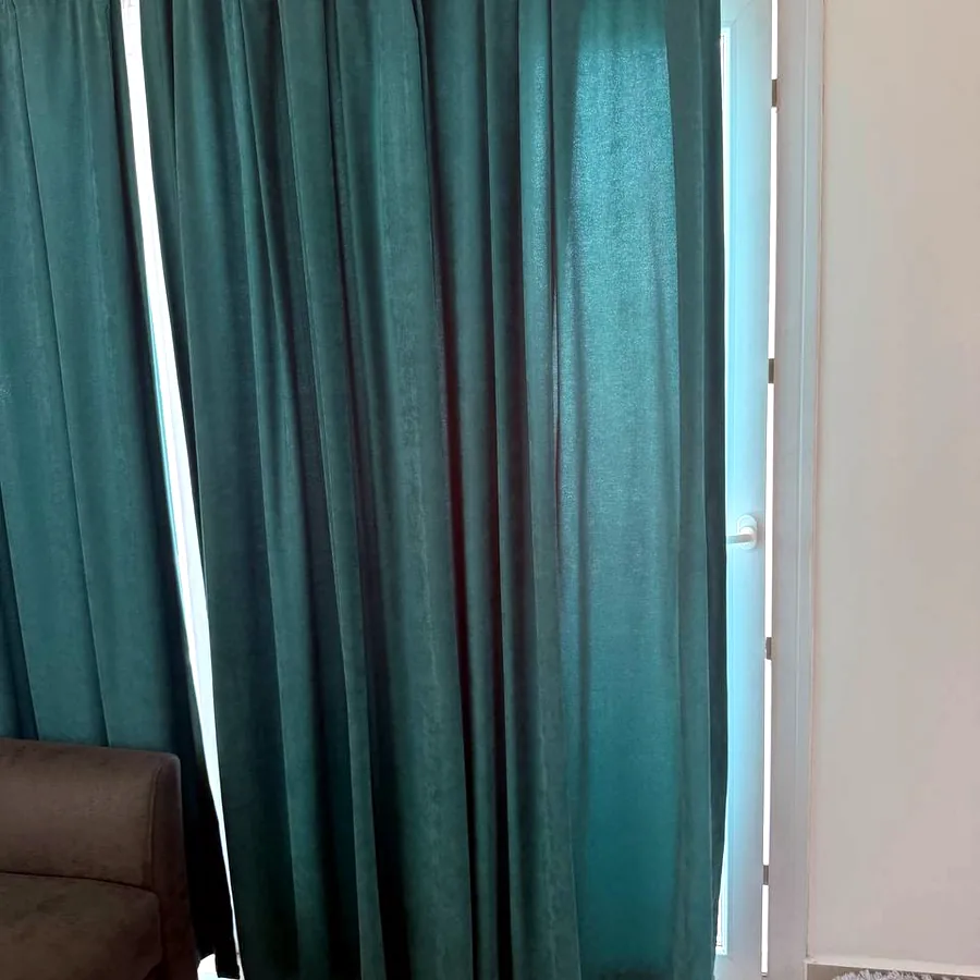 Две шторы 2,20 м, тюль в подарок