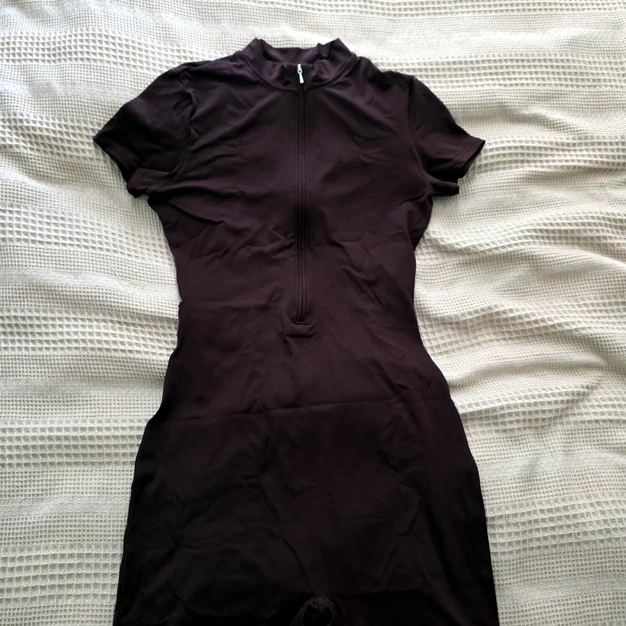 Комбинезон новый, размер L, цвет шоколадный