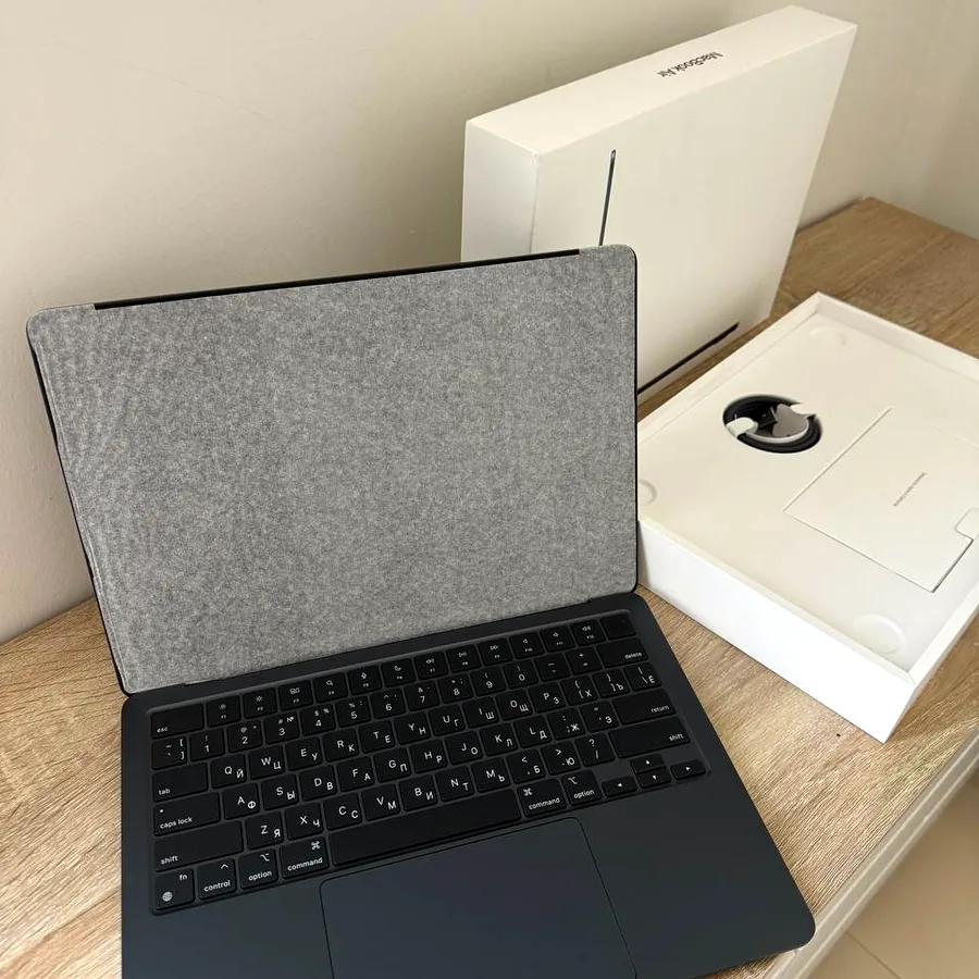 MacBook Air M2 13,6 дюйма, 8 GB/256 GB, новый