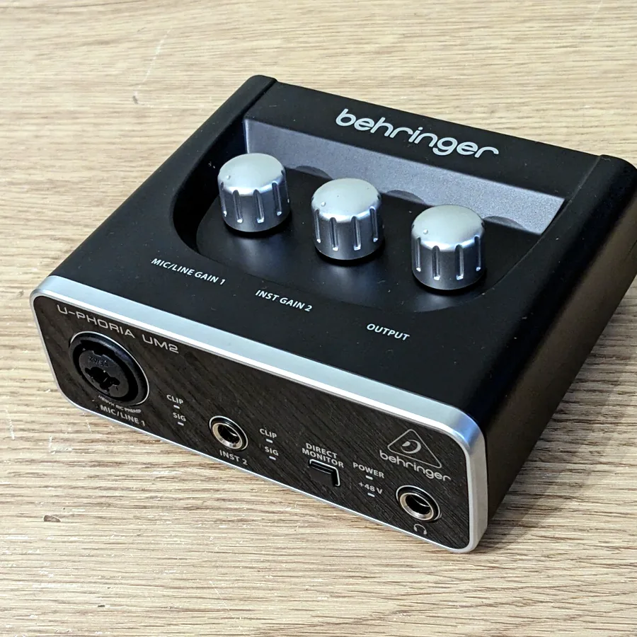 Аудиокарта Behringer U-PHORIA UM2