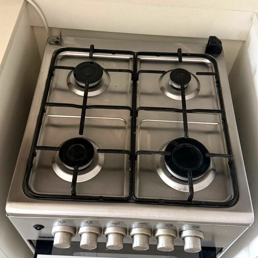 Газовая плита Geepas GCR5555, 4 конфорки