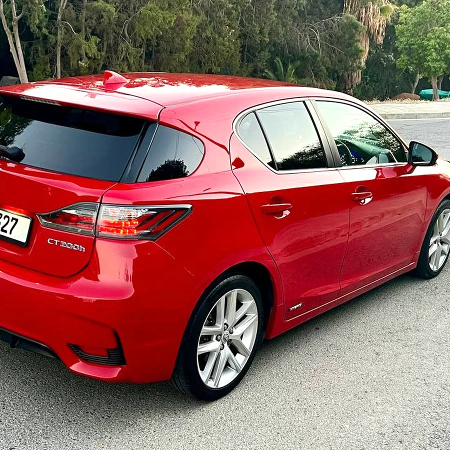 Lexus CT200h hybrid 2014, пробег 103 000 миль